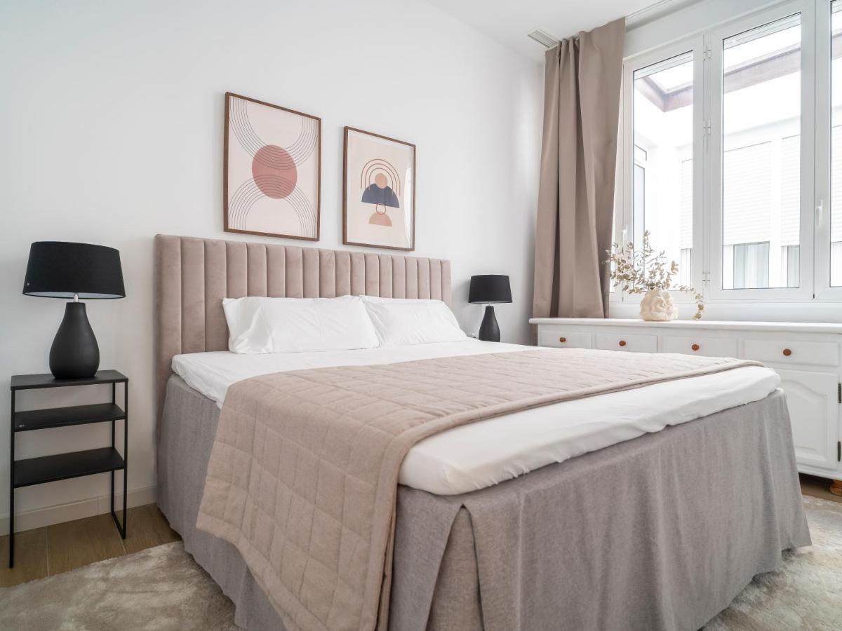 Sanders Lavender - Delightful Two-Bedroom Apartment Downtown 马拉加 外观 照片