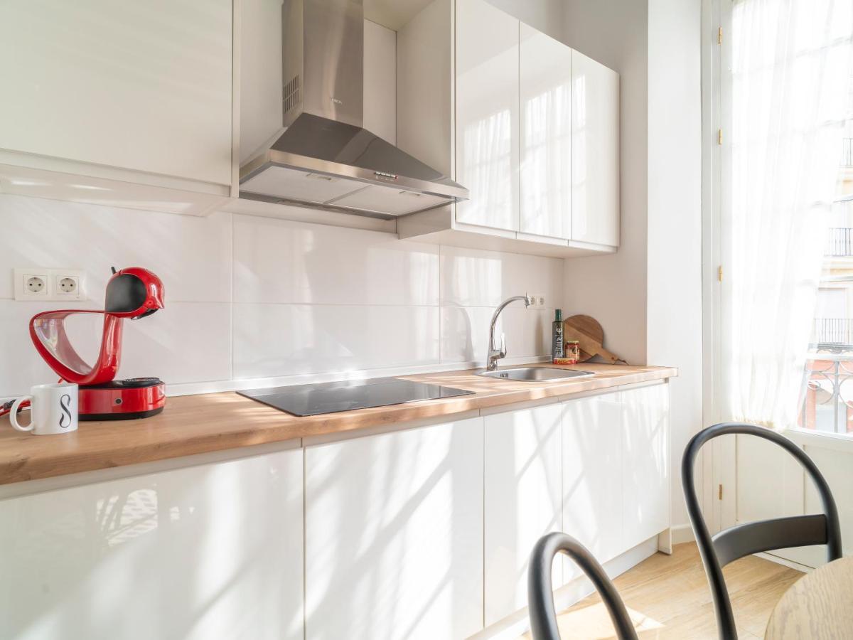 Sanders Lavender - Delightful Two-Bedroom Apartment Downtown 马拉加 外观 照片