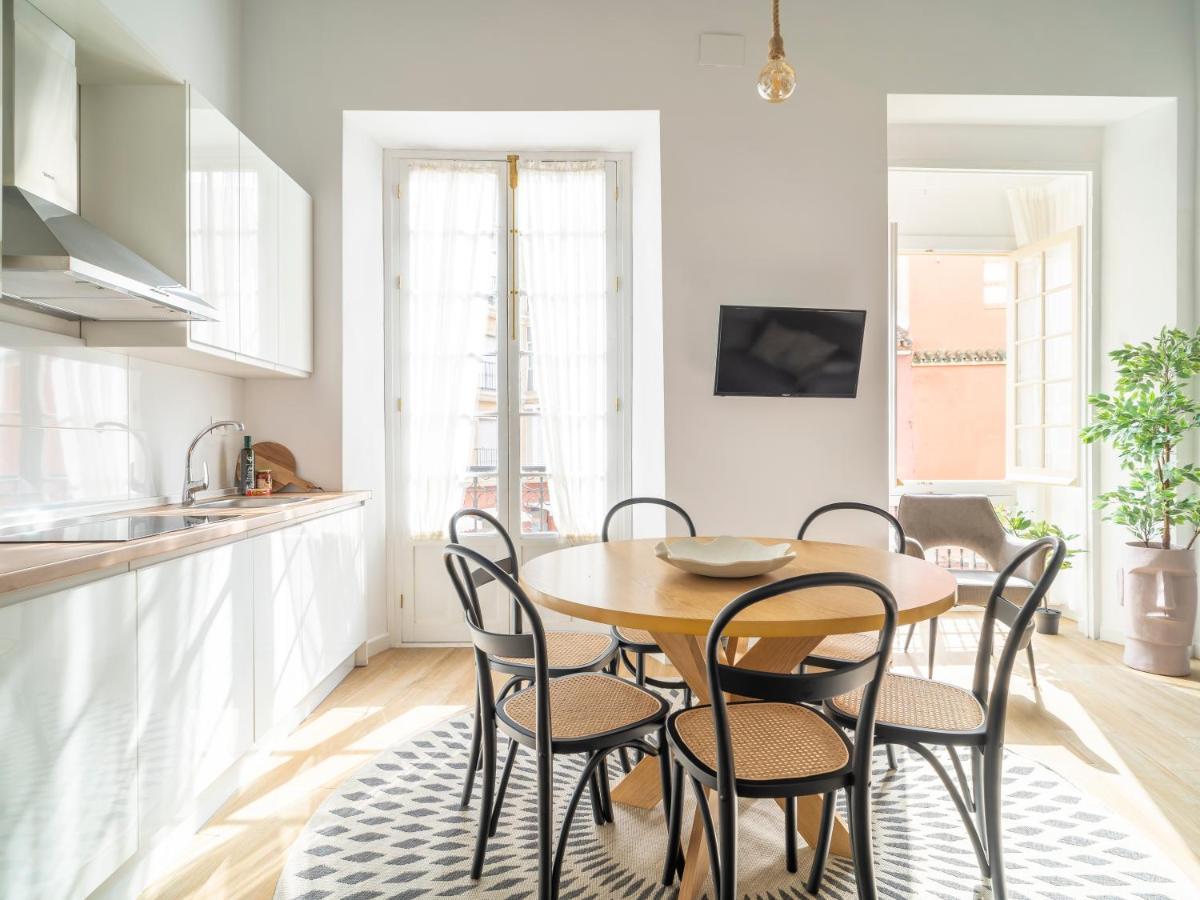 Sanders Lavender - Delightful Two-Bedroom Apartment Downtown 马拉加 外观 照片