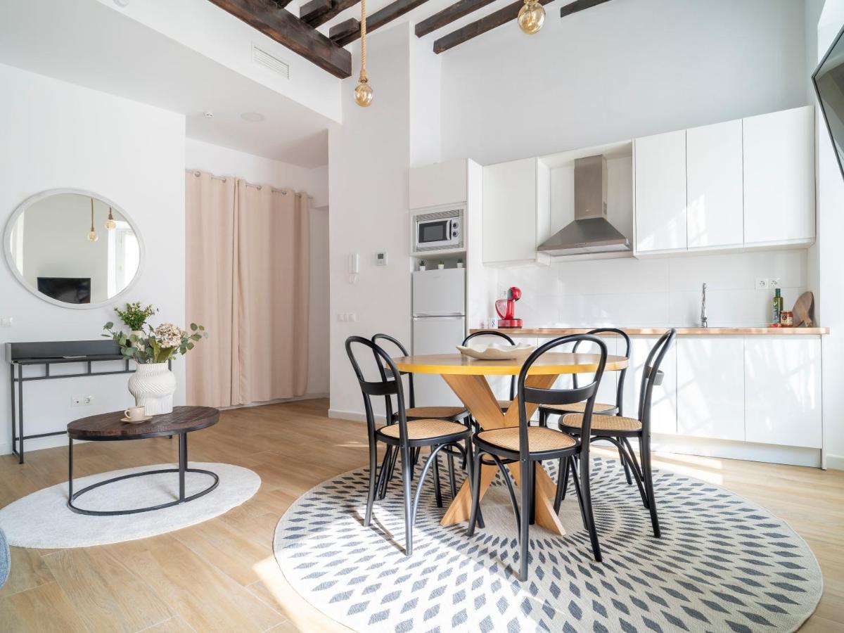 Sanders Lavender - Delightful Two-Bedroom Apartment Downtown 马拉加 外观 照片