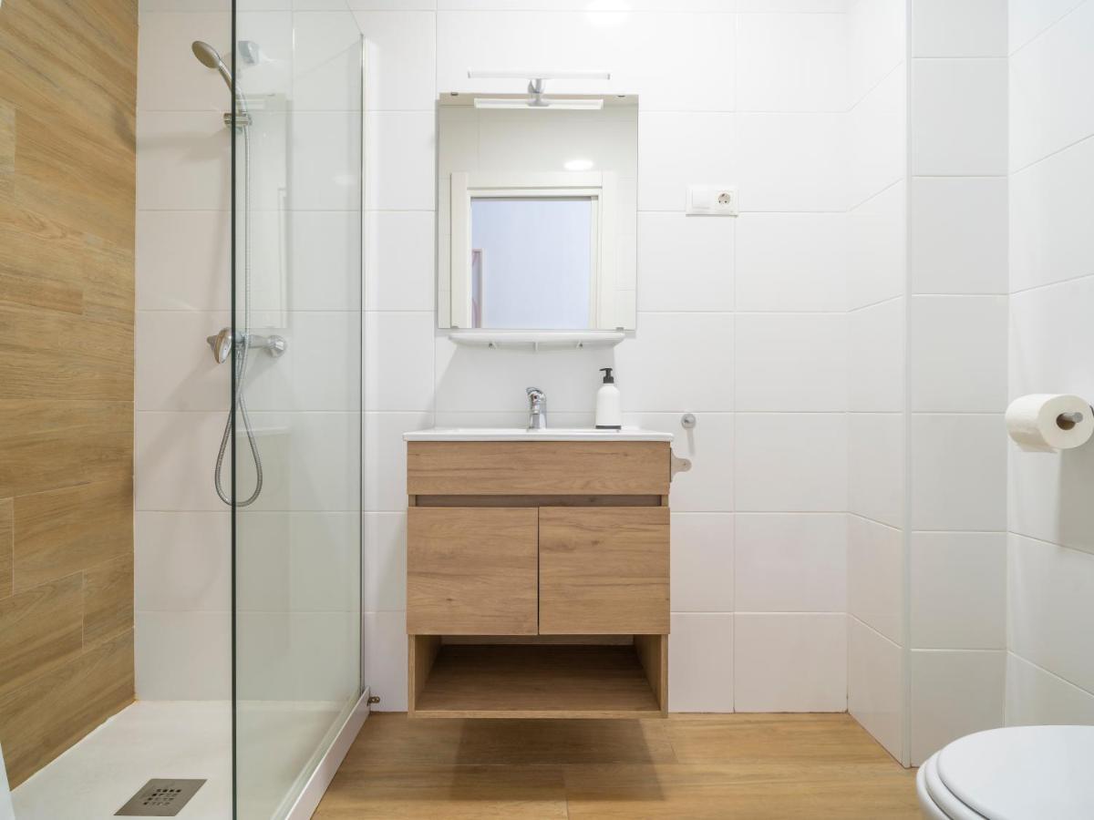 Sanders Lavender - Delightful Two-Bedroom Apartment Downtown 马拉加 外观 照片